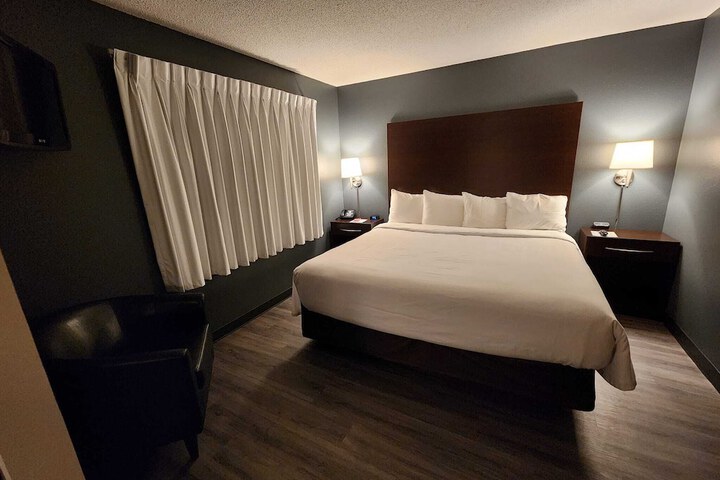 Room 28 of 32