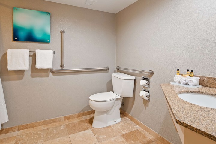 Room 9 of 28