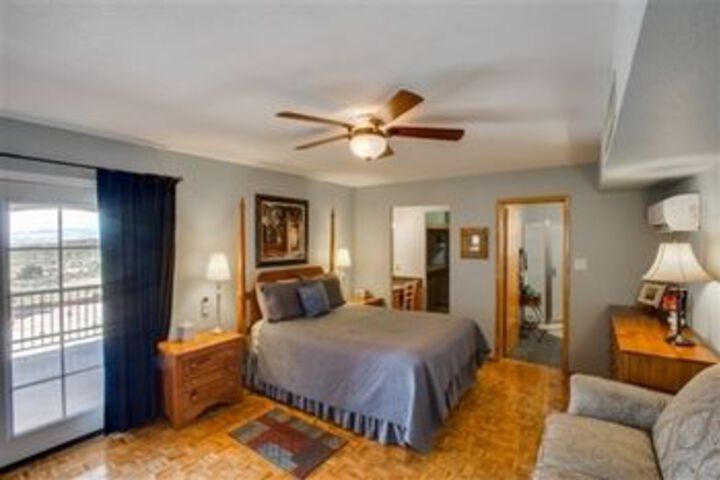 Dream Manor Inn