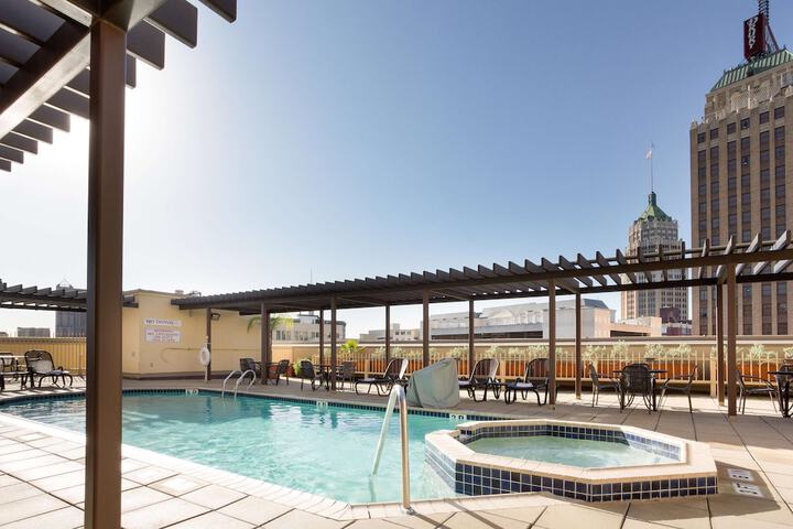 Pool 4 of 51