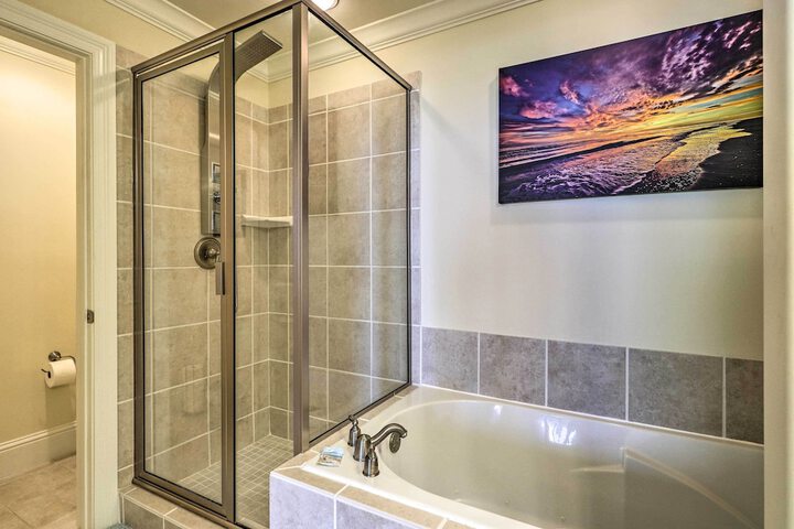 Beachfront Dauphin Island Condo w / 2 Pools & Sauna