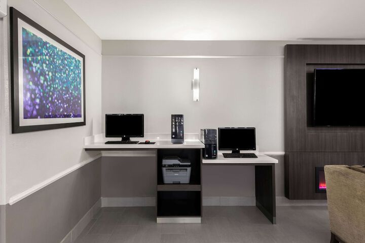 Business Center 33 of 33