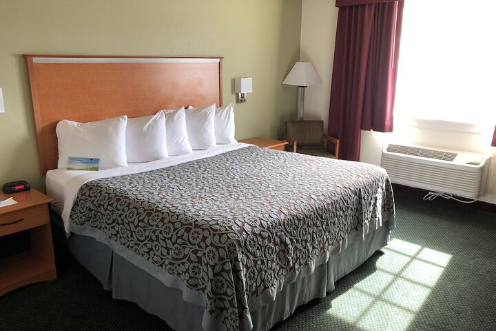 Room 13 of 27