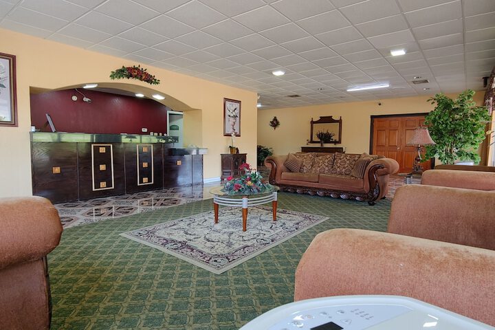 Countryside Inn & Suites
