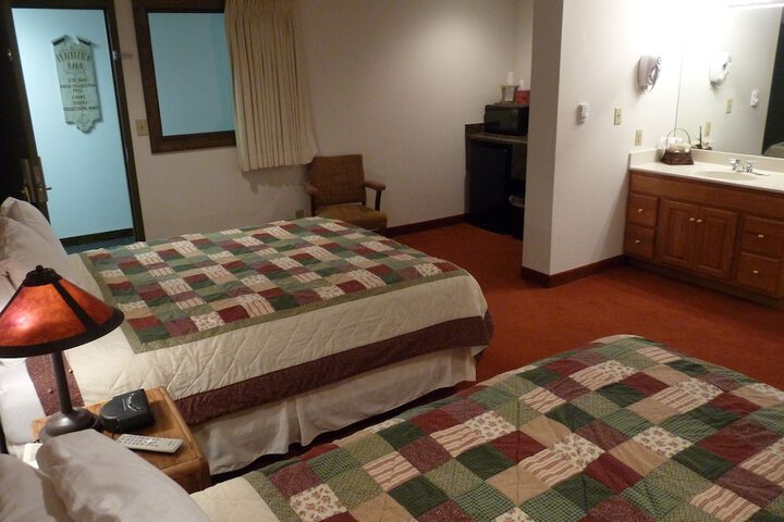 Riverbank Lodge