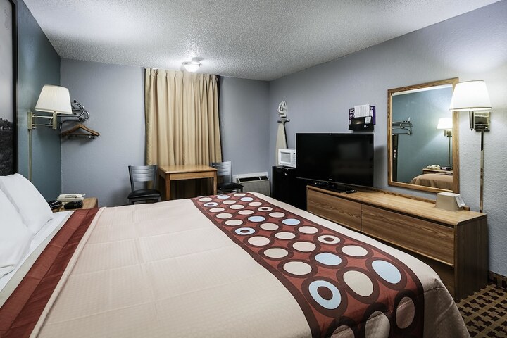 Room 15 of 18