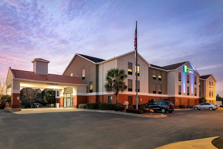 Hotel 3 of 64