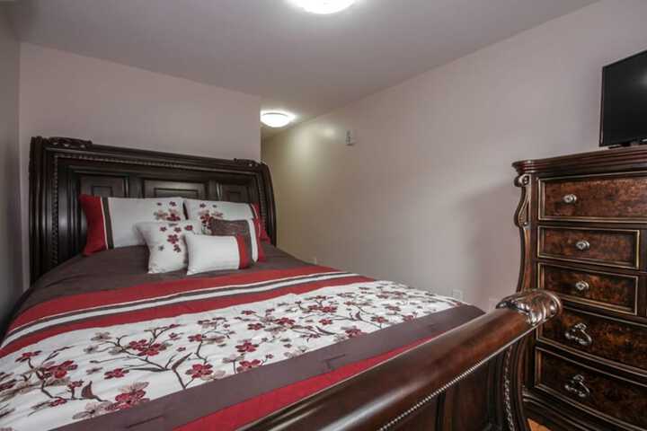 Room 9 of 32