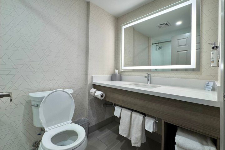 Holiday Inn Express & Suites Brampton by IHG