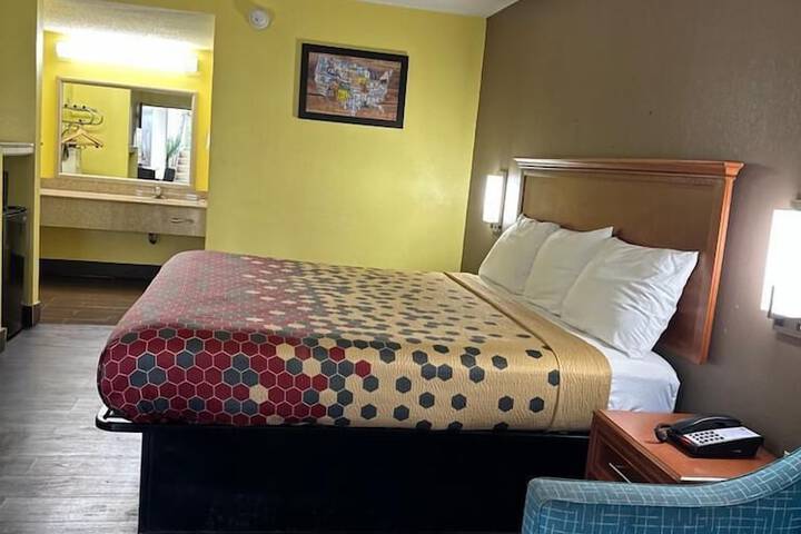 Room 25 of 29