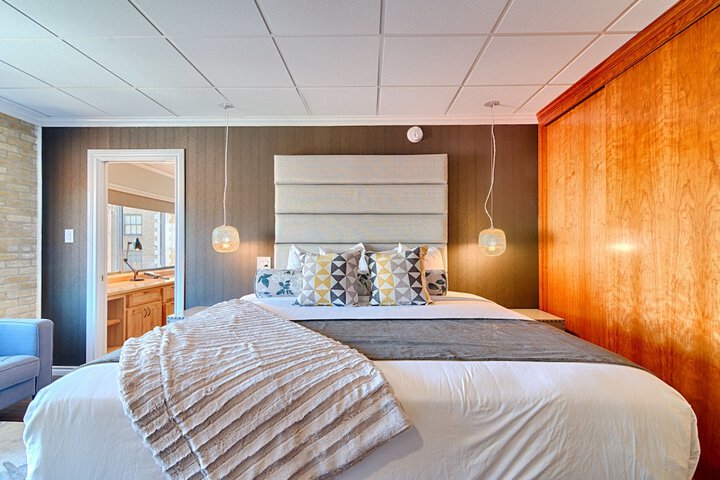 Room 143 of 250