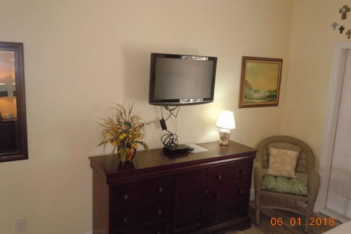 Beachgate CondoSuites and Oceanfront Resort