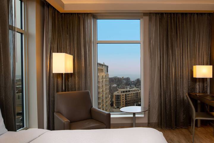 AC Hotel by Marriott Madison Downtown