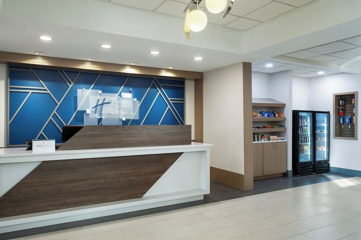 Holiday Inn Express & Suites Midwest by IHG