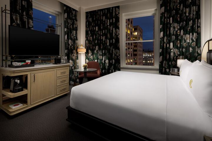 The Candler Hotel Atlanta Curio Collection by Hilton