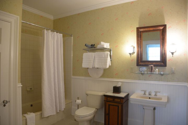 Room 64 of 151