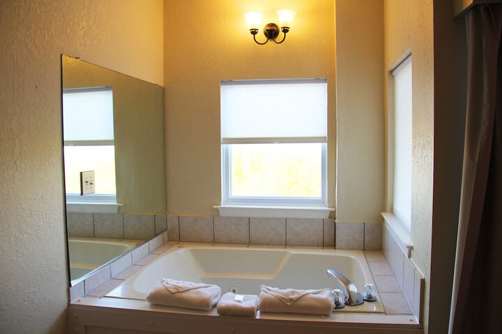 Hot Tub 107 of 107