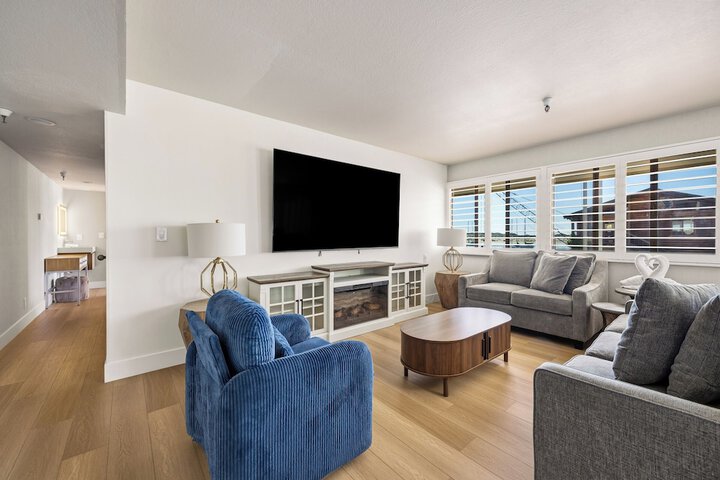 456 Embarcadero Inn & Suites