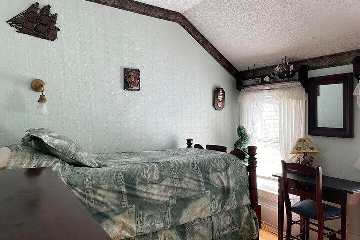 Room 51 of 74