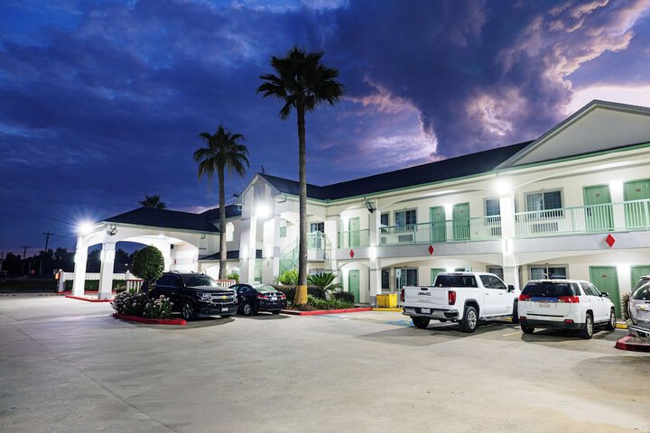 Palace Inn I10East & John Ralston