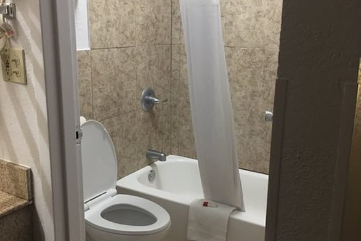 Room 10 of 23