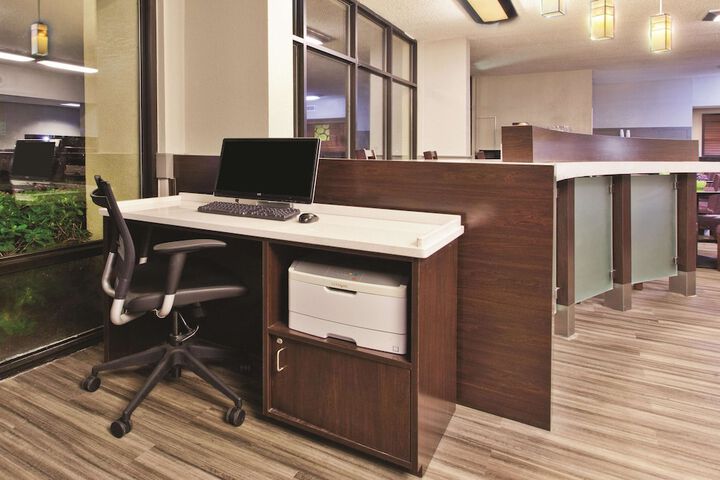 Business Center 27 of 27