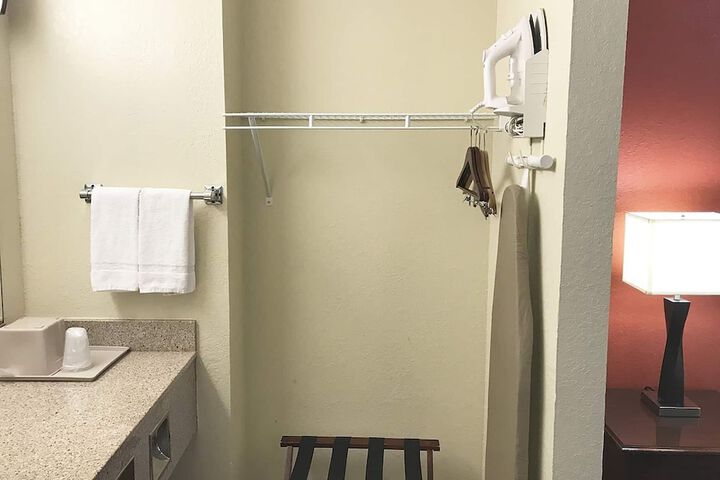 Room 17 of 19