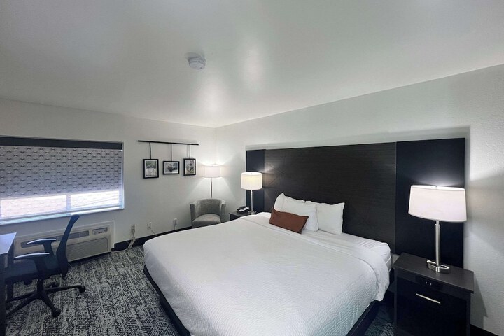 Room 5 of 11