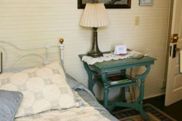 Spicer Castle Inn & Restaurant