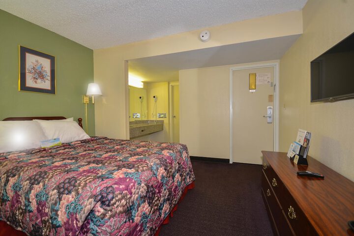 Room 83 of 118