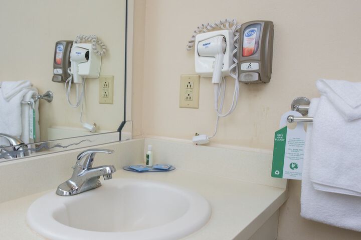 Room 8 of 34