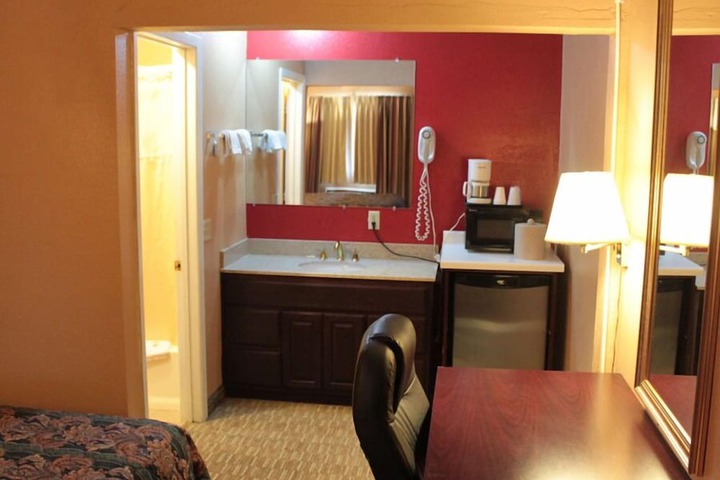 Room 10 of 31