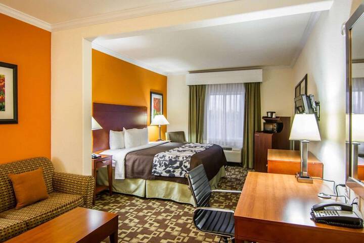 Room 17 of 38