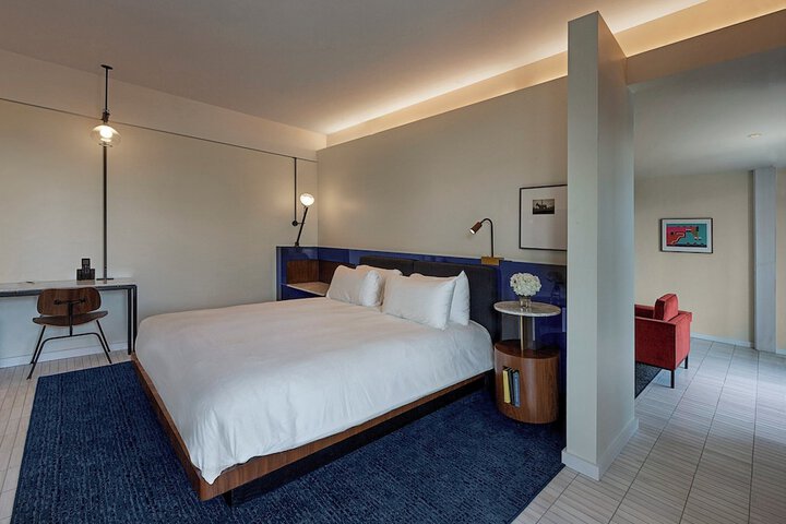 Room 25 of 83