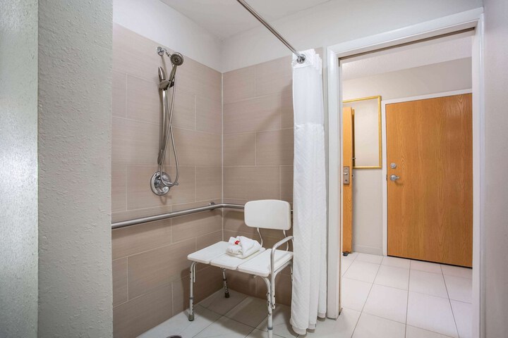 Microtel Inn & Suites by Wyndham Southern Pines / Pinehurst