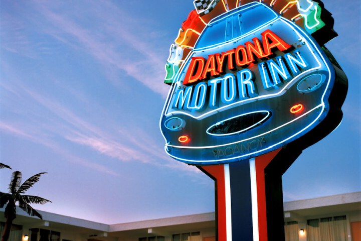 Daytona Inn & Suites