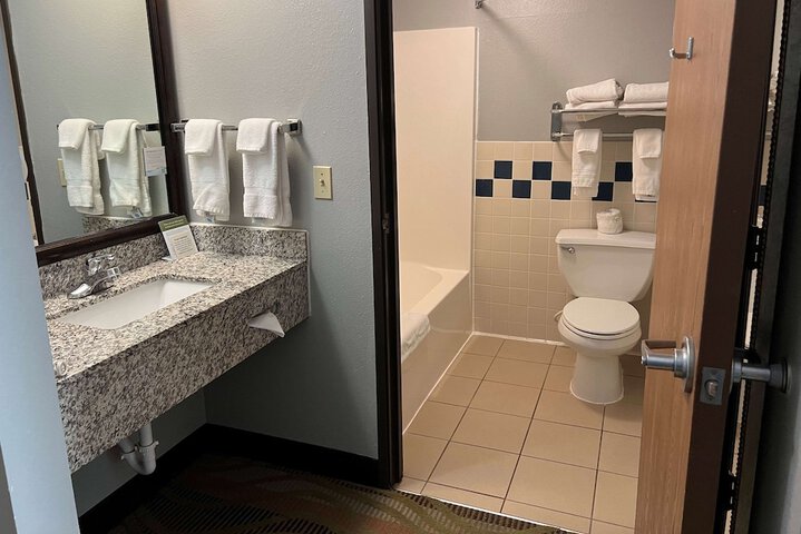 Room 18 of 25
