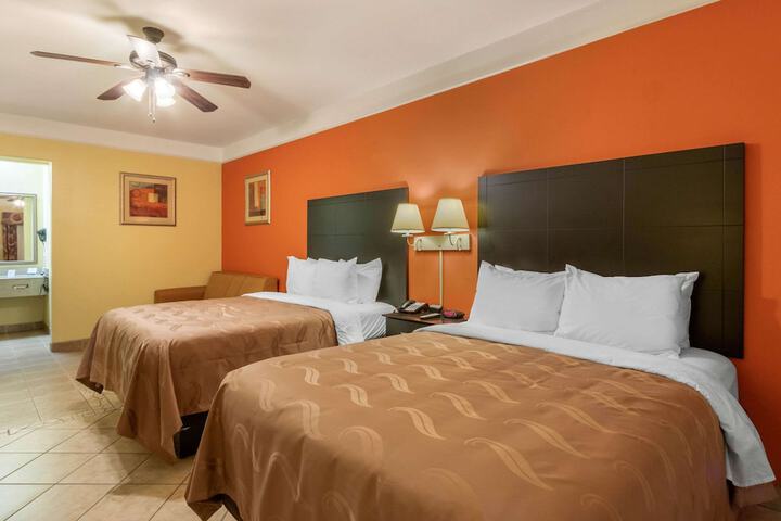 Quality Inn & Suites at the Outlets Mercedes / Weslaco