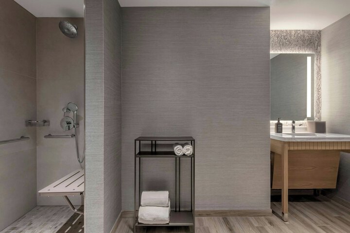Room 47 of 215