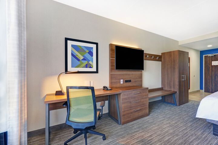 Room 35 of 59