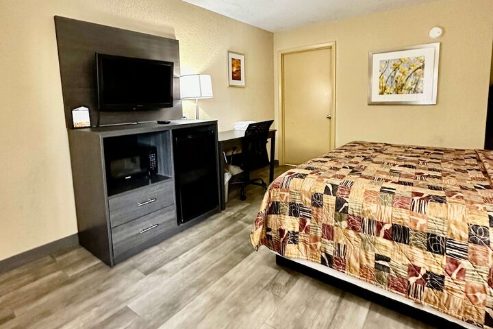 Room 9 of 16