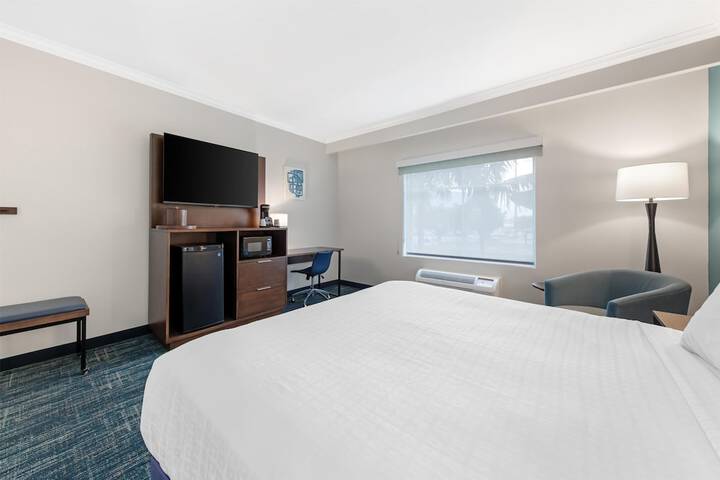 Best Western Plus Miami Airport North Hotel & Suites