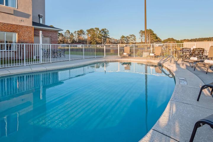 Best Western Dothan Inn & Suites