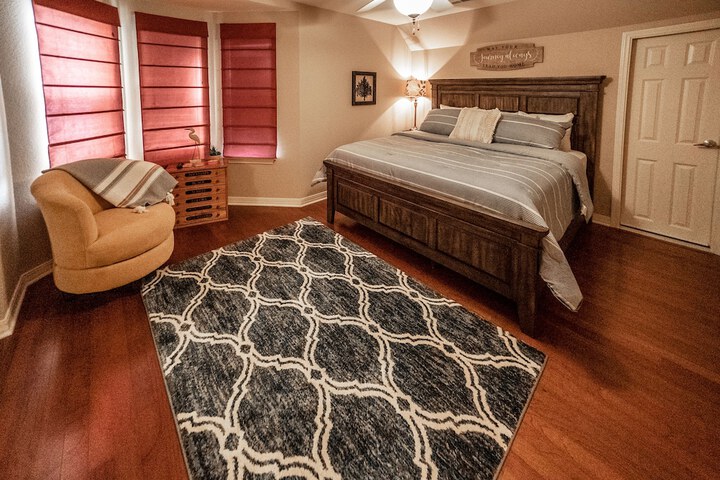 Room 8 of 9