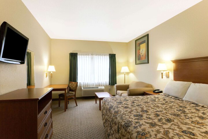 Room 10 of 12