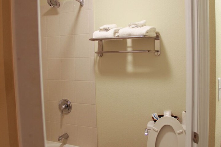 Relax Inn & Suites