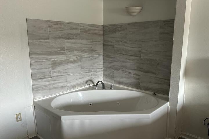 Quality Inn & Suites Decatur - Priceville I-65