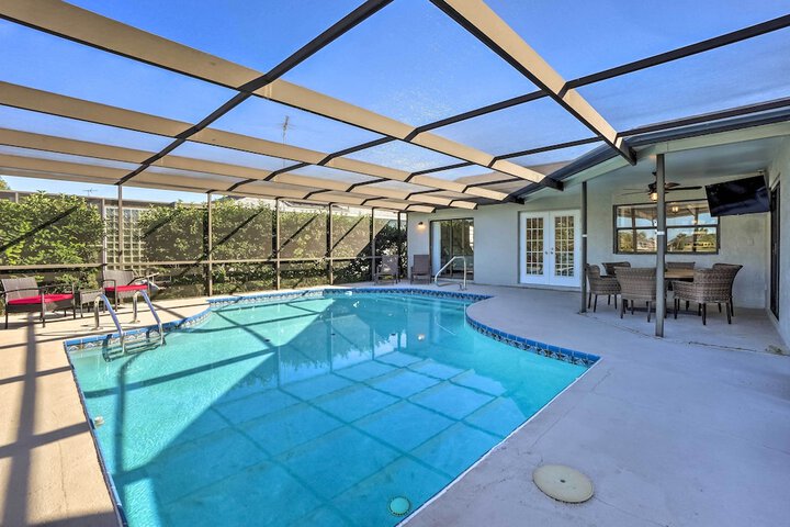 Waterfront Port Richey House w / Heated Pool!