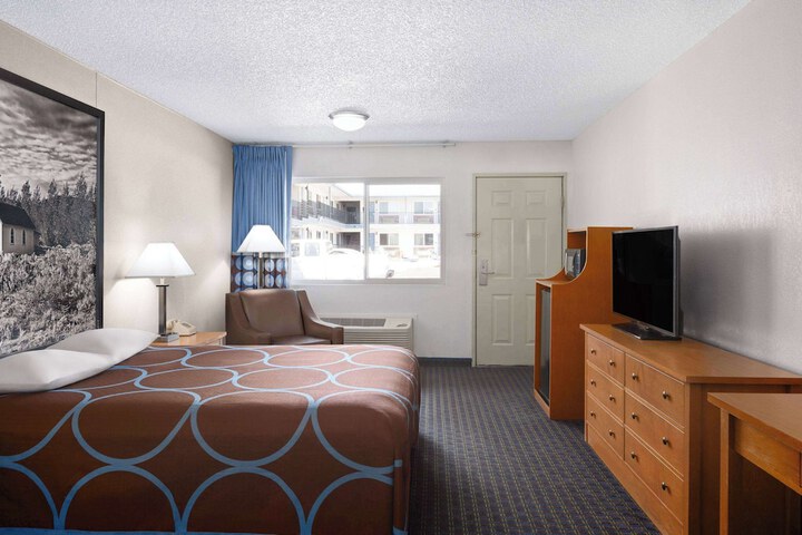 Room 25 of 40