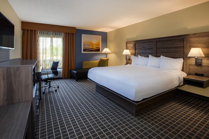 Days Inn by Wyndham Cadillac